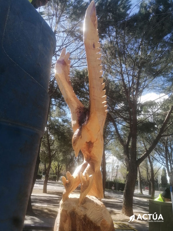 Sergio Carchenilla, el escultor de los árboles caídos