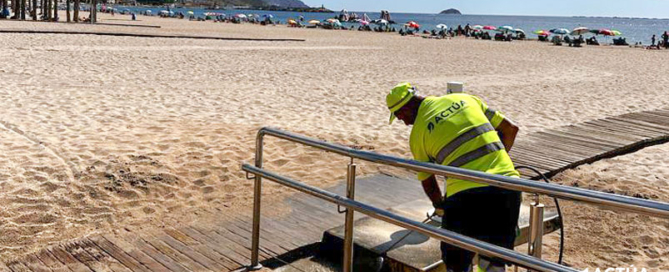 Actúa renueva el servicio de limpieza y mantenimiento de playas y calas de Villajoyosa