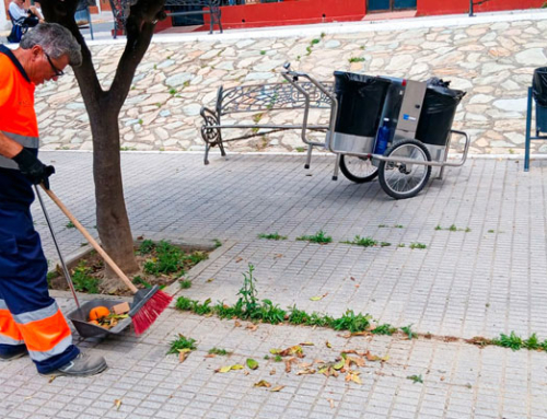 El municipio sevillano de Sanlúcar la Mayor refuerza su servicio de limpieza viaria