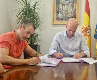 Catral refuerza la limpieza viaria con un servicio sostenible y adaptado a las necesidades del municipio