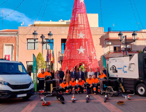 Catral presenta un servicio de limpieza viaria reforzado con más personal y tecnología avanzada