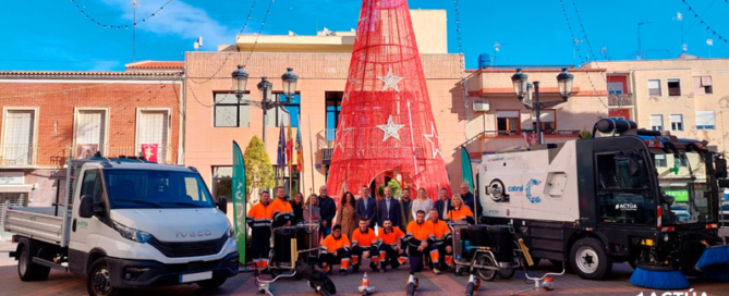 Catral presenta un servicio de limpieza viaria reforzado con más personal y tecnología avanzada