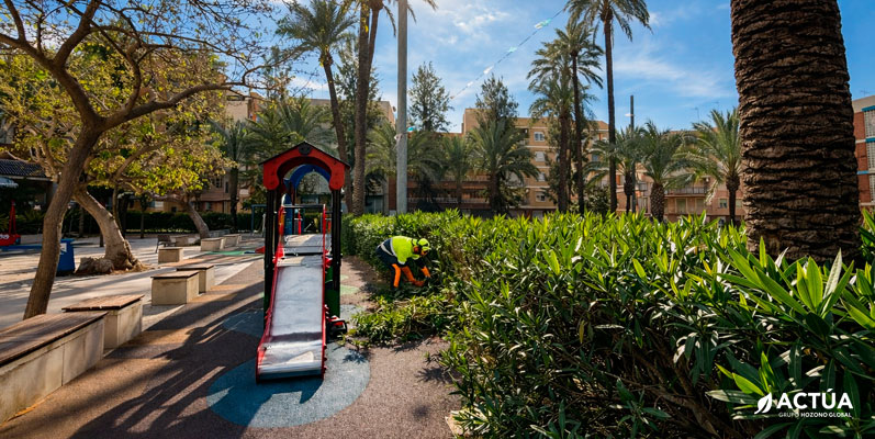 Actúa asume el servicio de conservación y limpieza de zonas verdes en Santa Pola