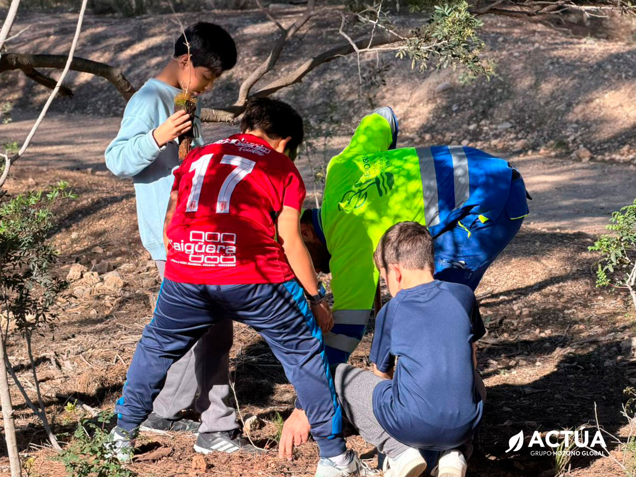 Benidorm celebra el Día del Árbol con la plantación de 300 ejemplares en El Moralet Benidorm celebra el Día del Árbol con la plantación de 300 ejemplares en El Moralet