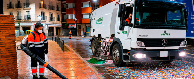 El operativo de limpieza de San Isidro recoge 55 toneladas de residuos en Yecla