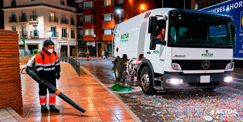 El operativo de limpieza de San Isidro recoge 55 toneladas de residuos en Yecla
